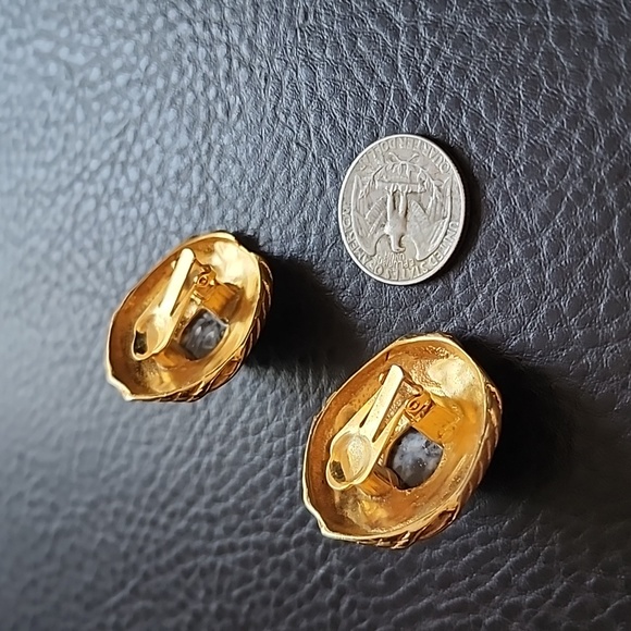 VTG clip on earrings - Picture 8 of 8